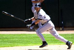 Seattles' Ichiro boosts hitting average to .356